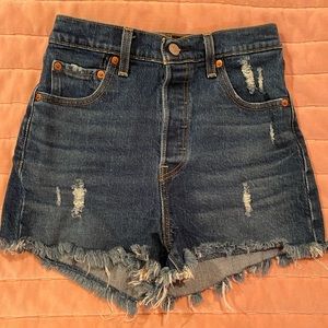 Levis Ribcage shorts